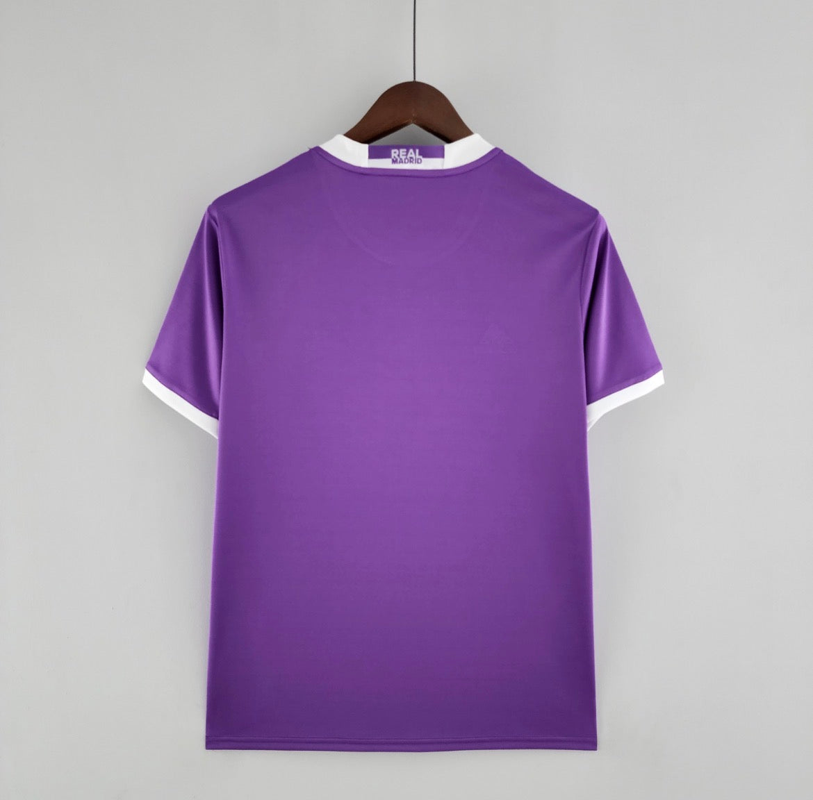 Replica Retro Real Madrid Home Kit (Pre-order)